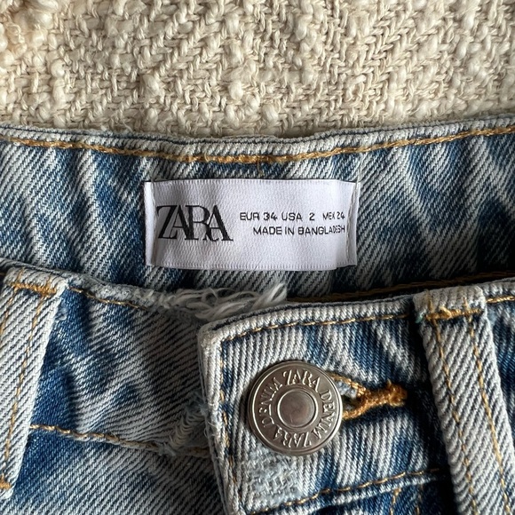 Zara High Waisted Denim Shorts - sz 2 - Picture 3 of 4